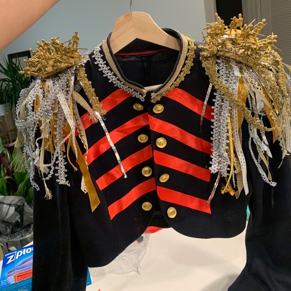 DIY Cruella Outfit inspired by the movie ( worn once) wig and skirt included ! - Picture 4 of 9